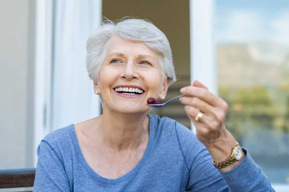 Çfarë duhet të hani pas një implanti dentar në Shqipëri