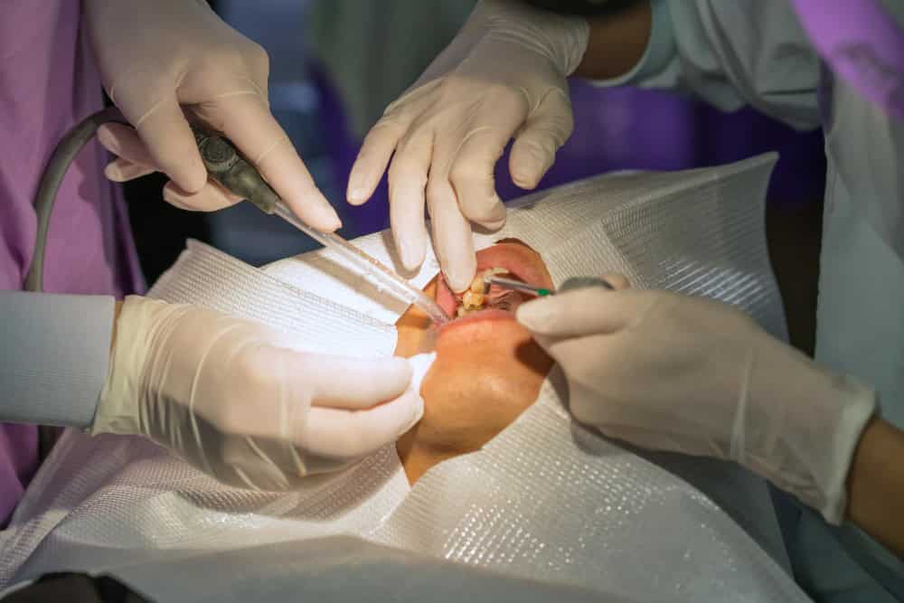 dentistë në Shqipëri