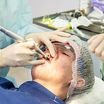 Implantet dentare në Shqipëri